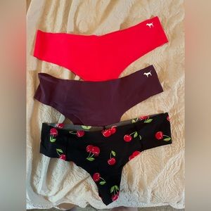 VS PINK Thong Set